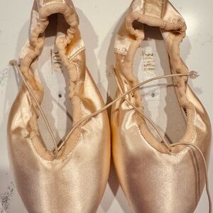 Nikolay 3007 Pointe Shoes Size 3 1/2 XXXXX